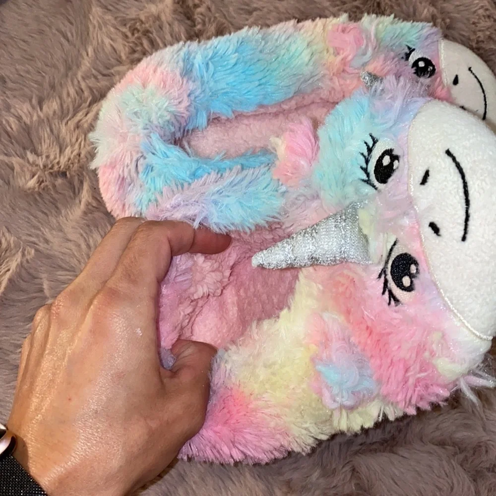 Pastel colorful unicorn fluffy soft comfy slippers girls size small 10.5 kids​